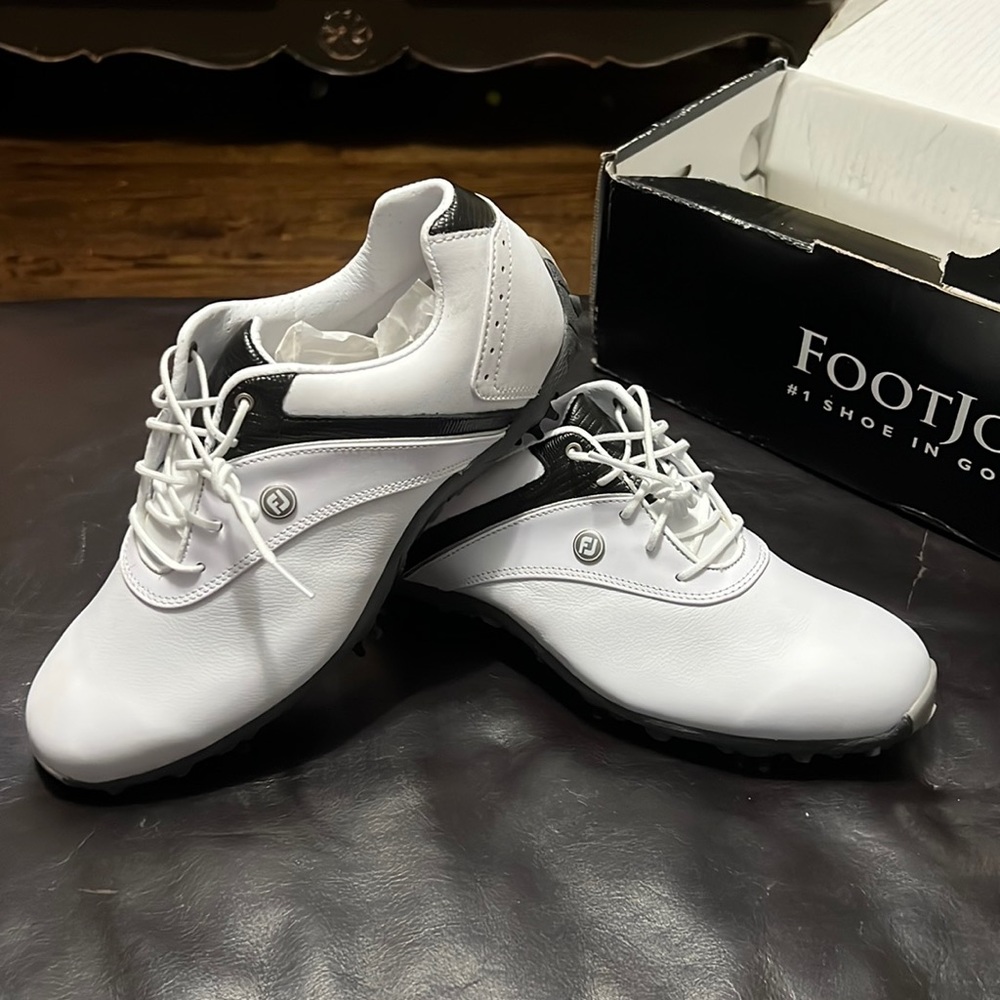 Women’s Foot Joy Lopro Collection Size 8